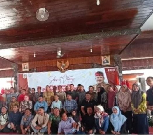 Anggota PPS foto bersama di pemdopo Agung Nganjuk